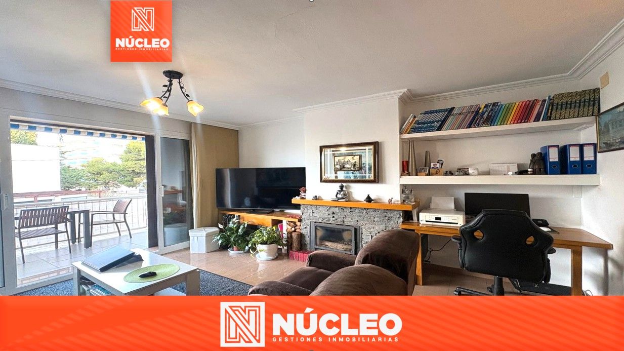 Living room of Flat for sale in Salou  with Air Conditioner, Heating and Parquet flooring