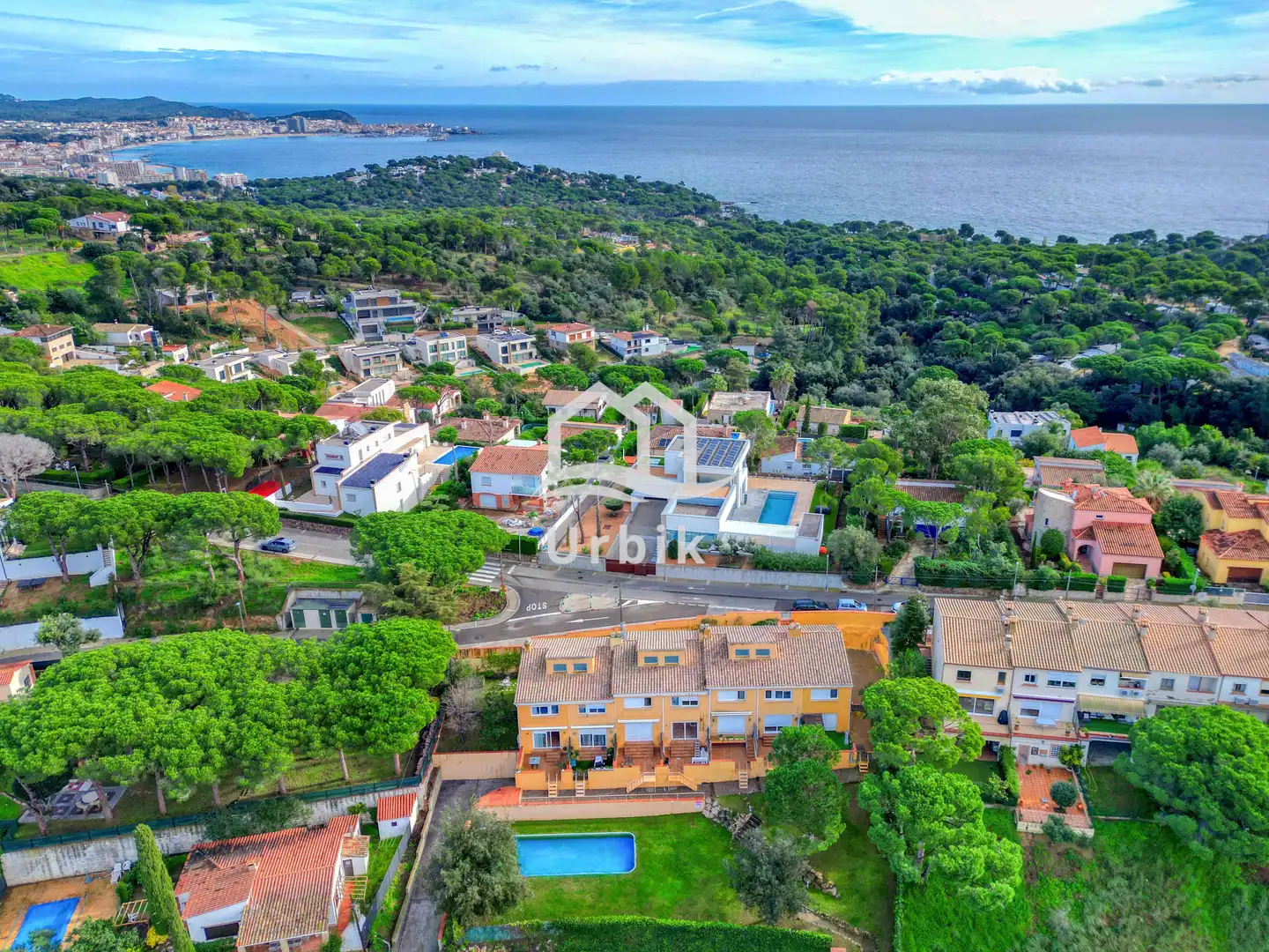 Vista exterior de Casa adosada en venta en Castell d'Aro, Platja d'Aro i s'Agaró con Aire acondicionado, Calefacción y Jardín privado