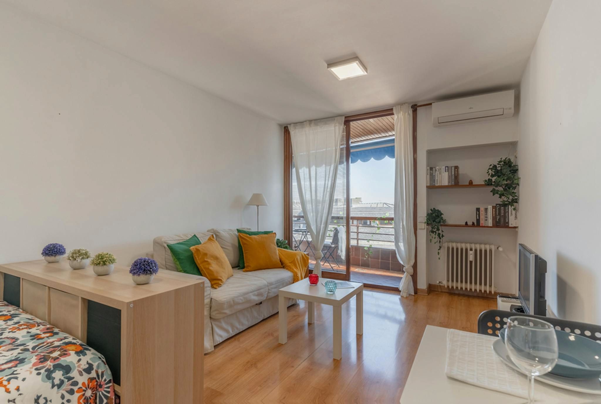 Sala d'estar de Pis de lloguer en  Madrid Capital amb Aire condicionat, Calefacció i Moblat