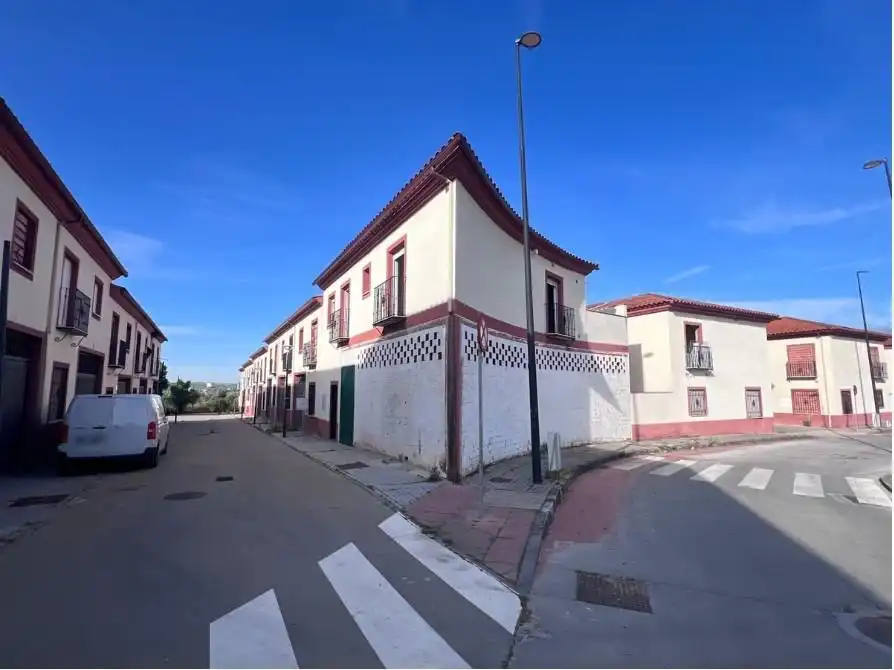Vista exterior de Piso en venta en Pedro Abad con Balcón