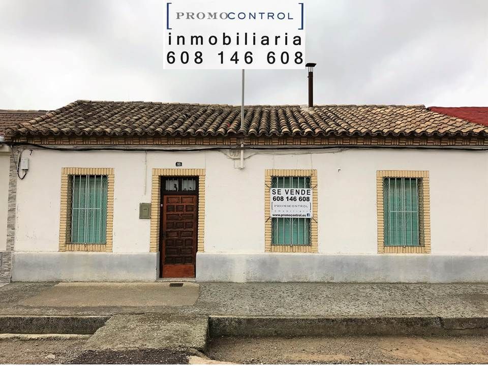 Vista exterior de Casa o xalet en venda en Zuera amb Jardí privat, Terrassa i Traster