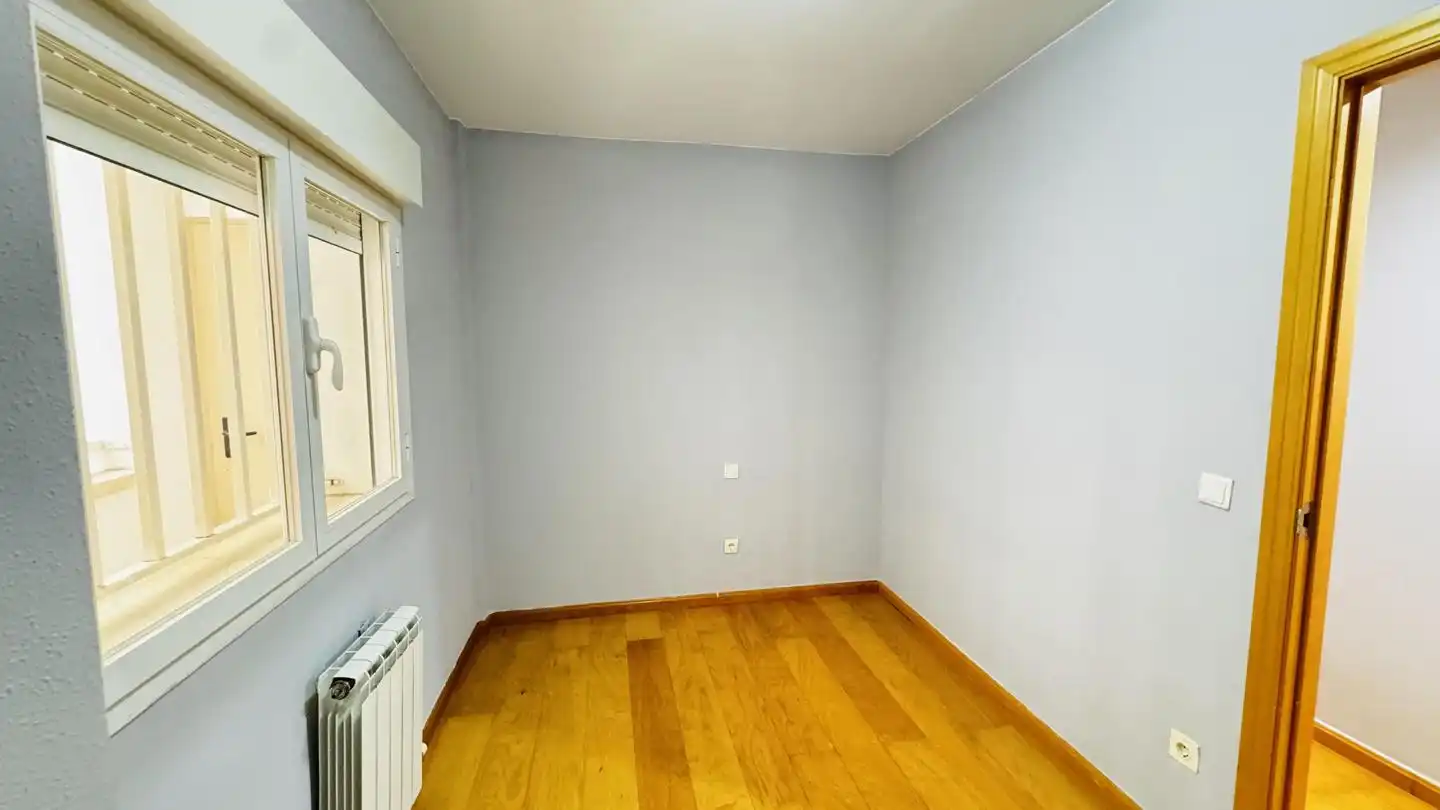 Schlafzimmer von Wohnung zum Verkauf in Zaragoza mit Klimaanlage, Heizung und Parkett