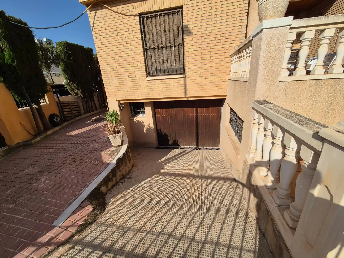 Vista exterior de Casa o xalet en venda en Petrer amb Calefacció, Jardí privat i Terrassa