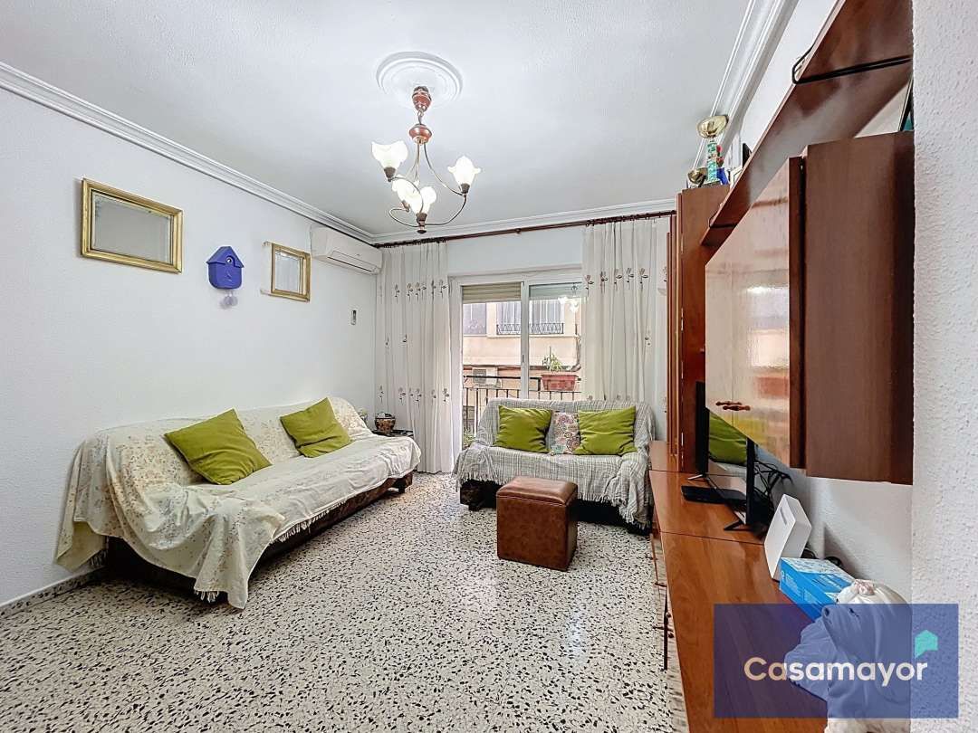 Piso en venta en Calle de Donoso Cortés, 24, Carolinas Bajas