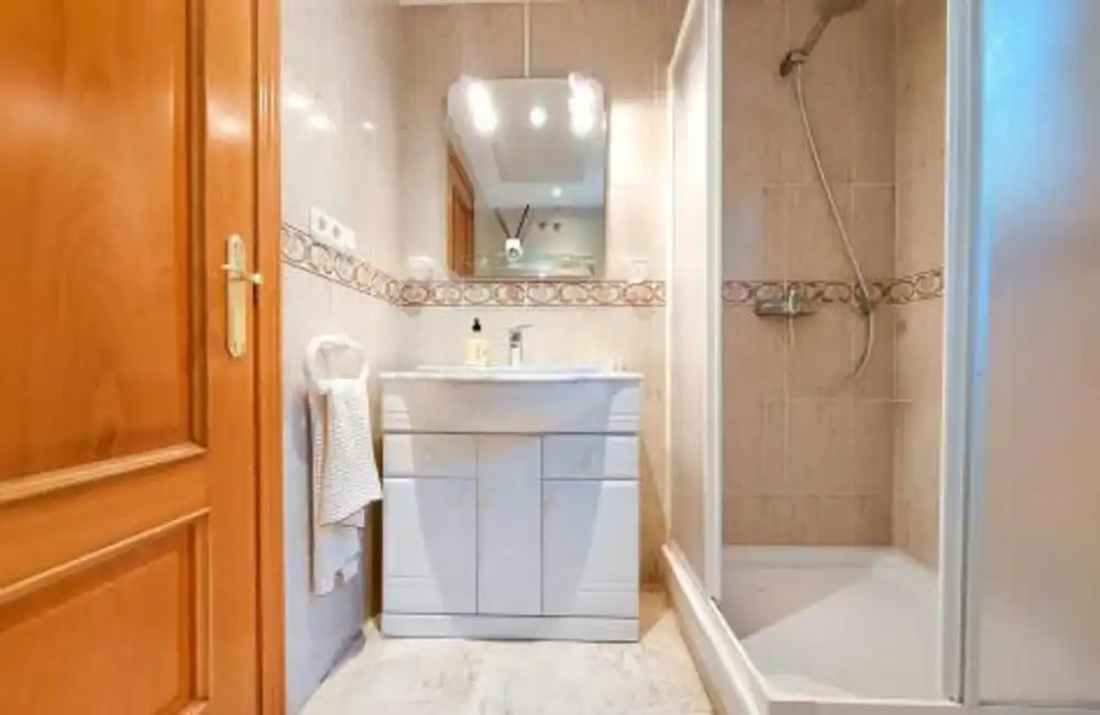 Bany de Dúplex de lloguer en Marbella amb Aire condicionat, Terrassa i Piscina