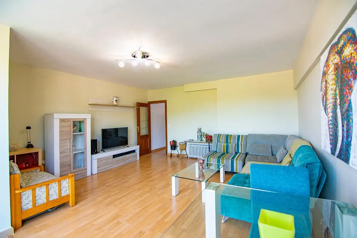 Living room of Flat for rent in Madrid  with Air Conditioner, Heating and Parquet flooring