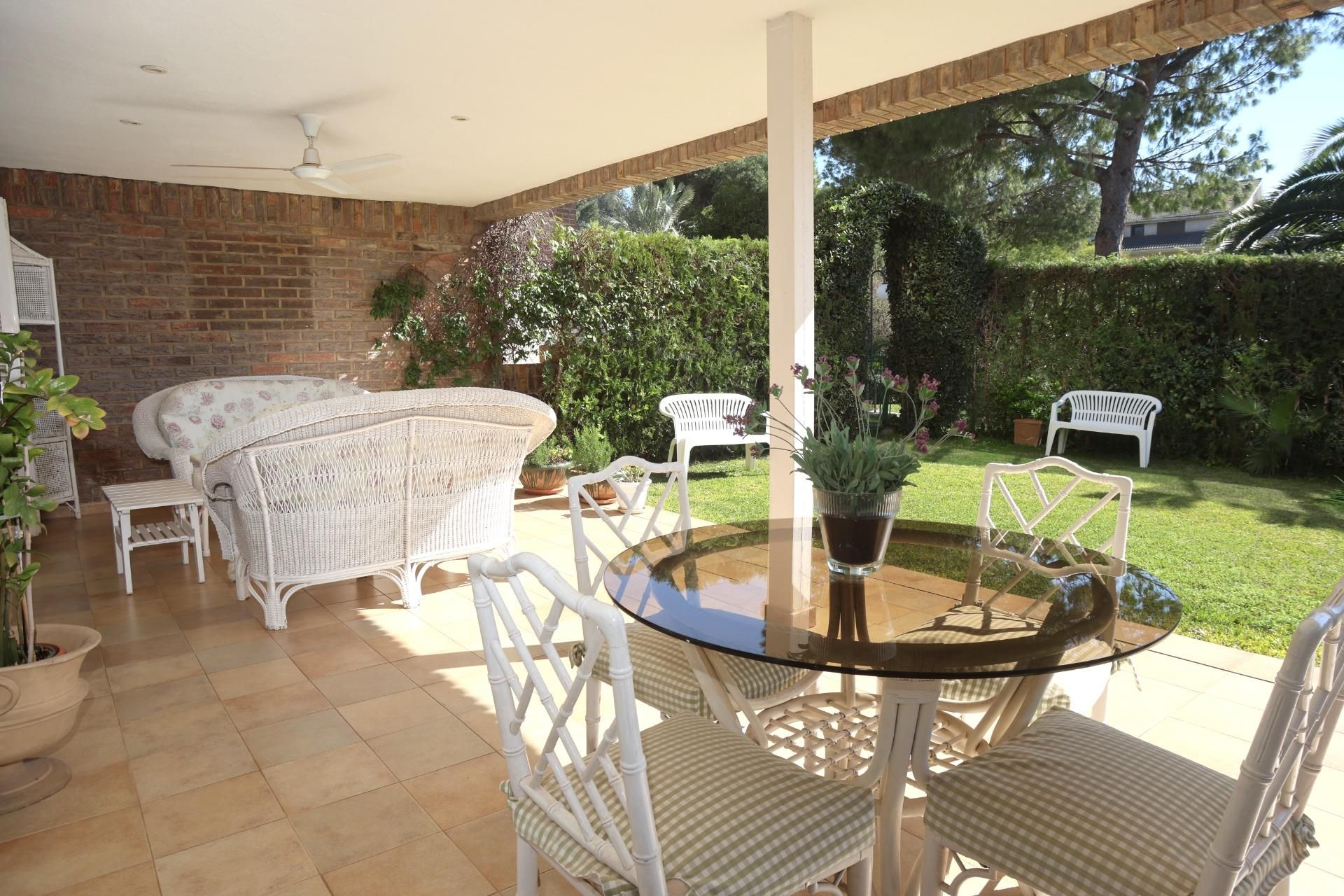 Terrasse von Erdgeschoss zur Miete in Rocafort mit Klimaanlage, Heizung und Möbliert