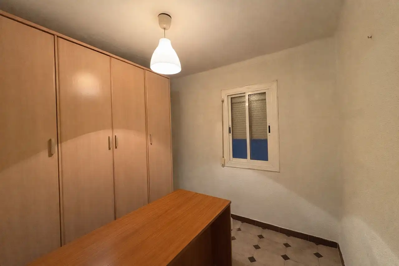 Habitación de Piso en venta en L'Hospitalet de Llobregat con Calefacción, Horno y Alarma