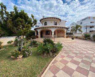 Vista exterior de Casa o xalet en venda en Dénia amb Jardí privat, Terrassa i Moblat