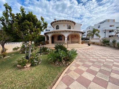 Vista exterior de Casa o xalet en venda en Dénia amb Jardí privat, Terrassa i Moblat