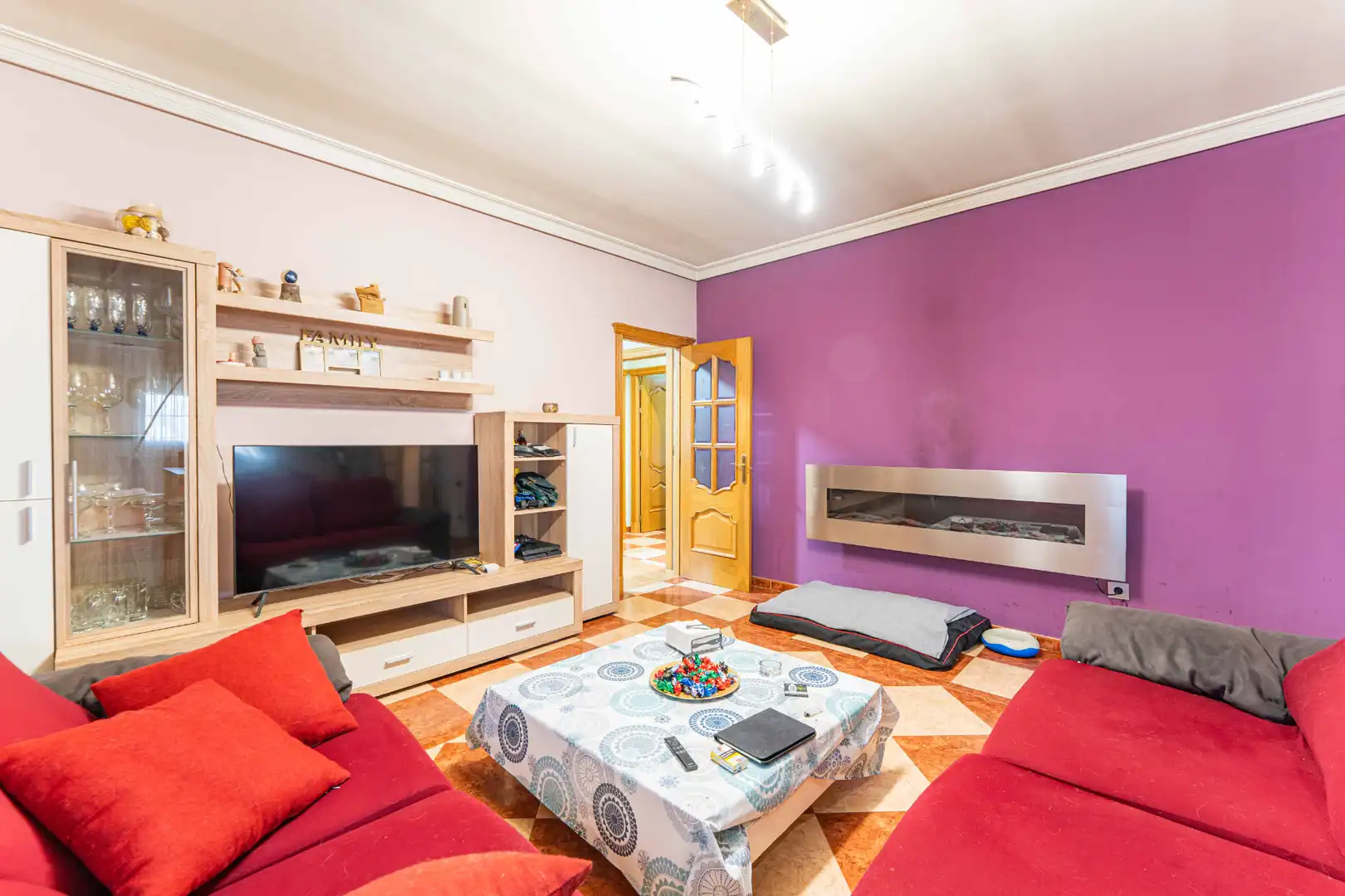 Sala d'estar de Casa o xalet en venda en Sevilla la Nueva amb Aire condicionat, Calefacció i Jardí privat