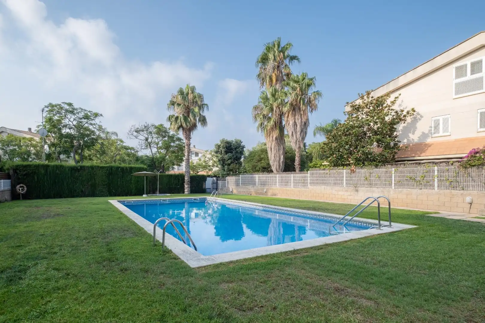 Piscina de Casa adosada en venta en Salou con Aire acondicionado, Jardín privado y Parquet