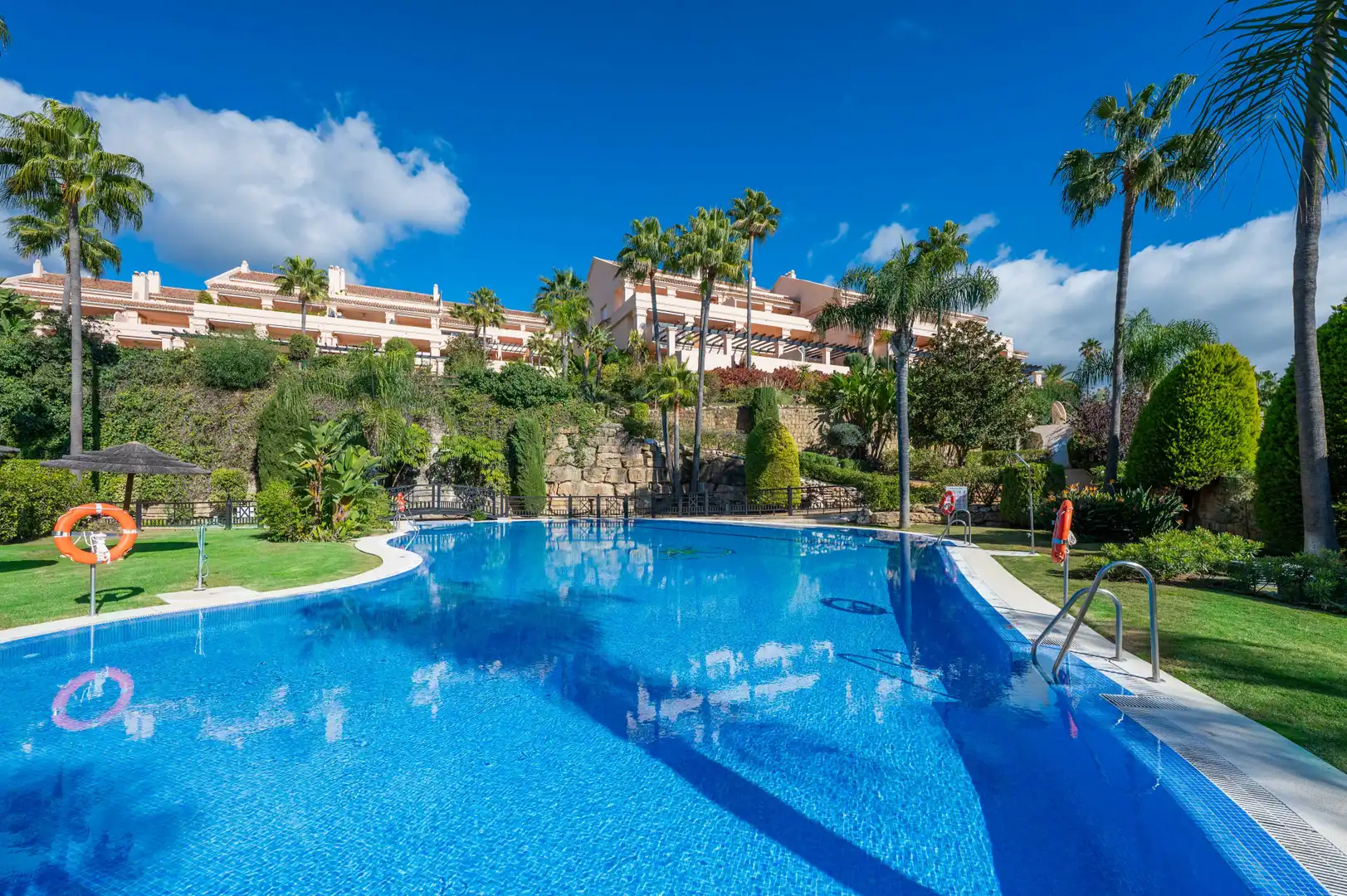 Jardí de Apartament en venda en Marbella amb Aire condicionat, Terrassa i Piscina