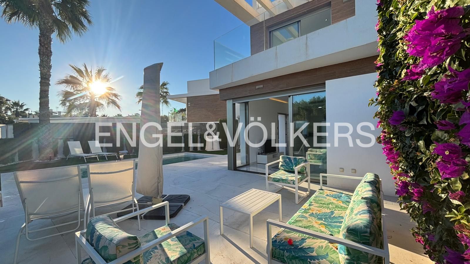 Terrassa de Casa o xalet en venda en Orihuela amb Aire condicionat, Calefacció i Jardí privat