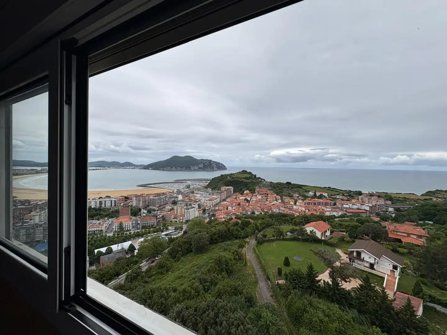 Vista exterior de Piso de alquiler en Laredo con Amueblado