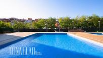 Piscina de Apartament en venda en Viladecans amb Aire condicionat i Terrassa