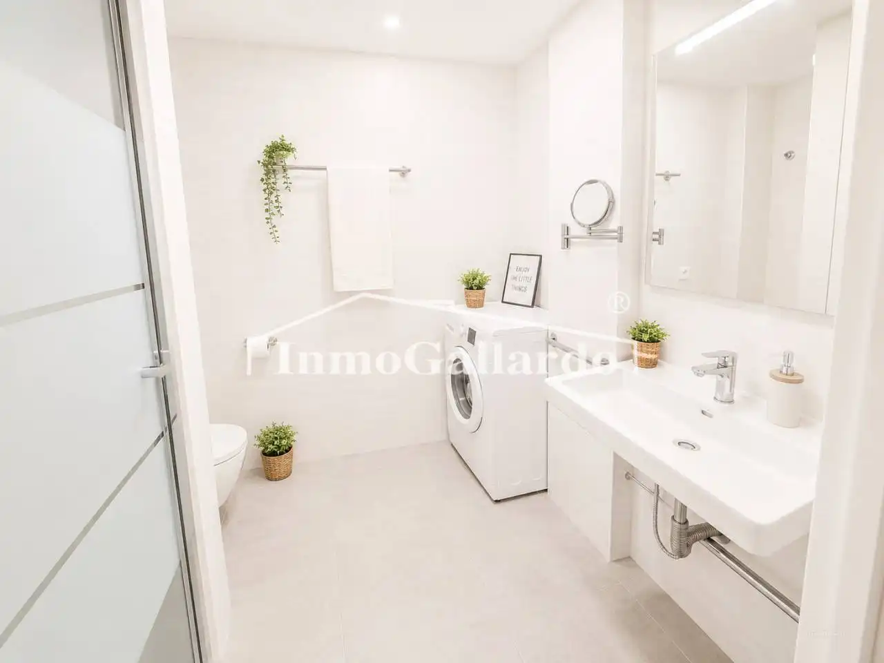 Bathroom of Flat for sale in Málaga  with Air Conditioner, Furnished and Alarm
