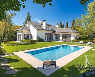 Piscina de Casa o xalet en venda en  Madrid Capital amb Aire condicionat, Calefacció i Jardí privat