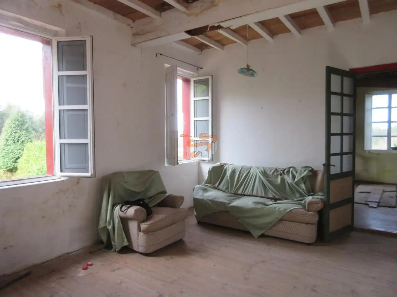 Sala d'estar de Finca rústica en venda en Narón amb Jardí privat