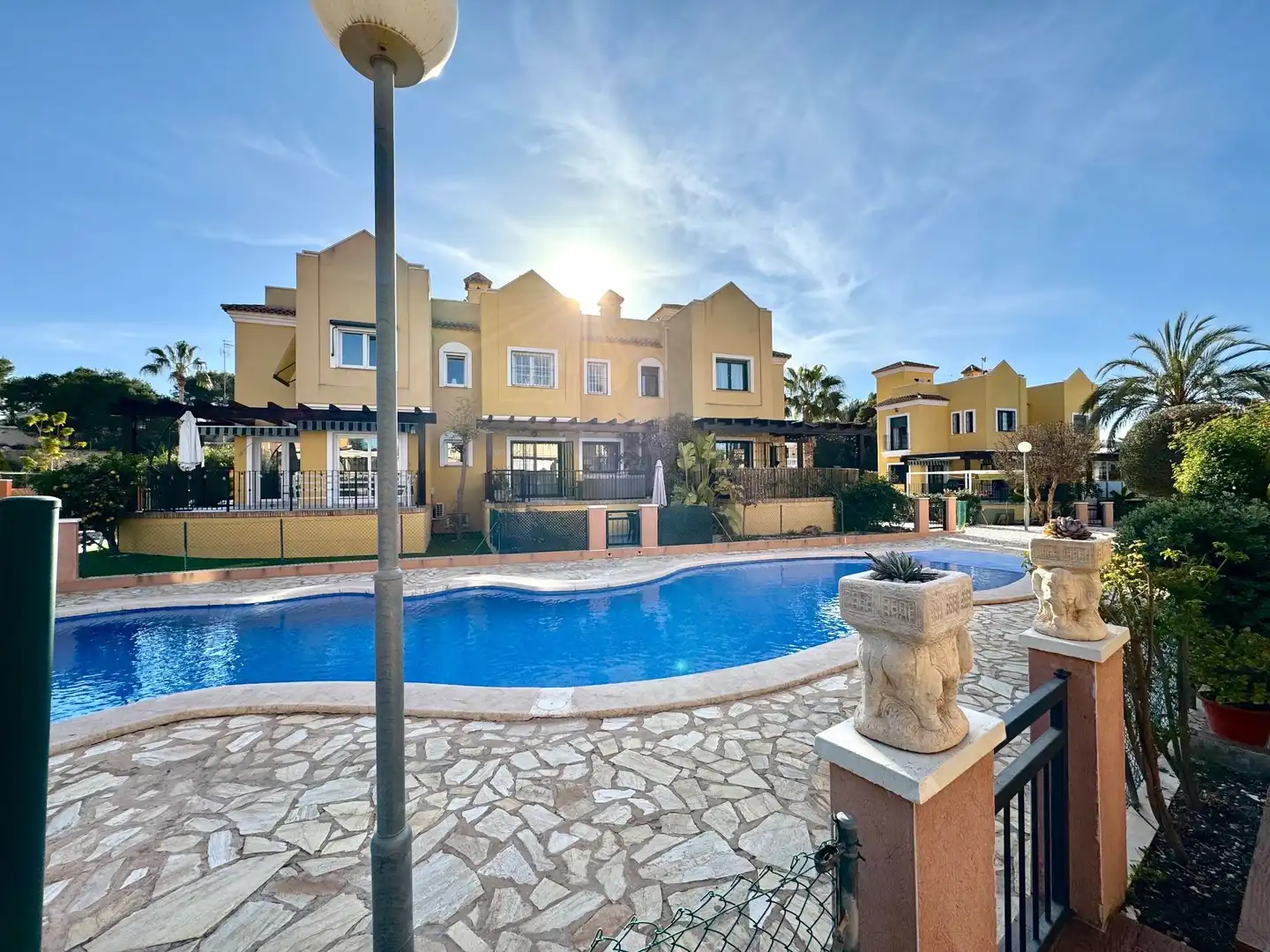 Vista exterior de Casa o xalet de lloguer en Torrevieja amb Aire condicionat, Terrassa i Moblat