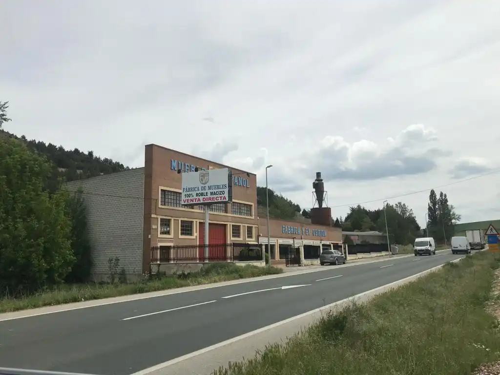 Vista exterior de Local en venda en Belorado amb Calefacció i Alarma
