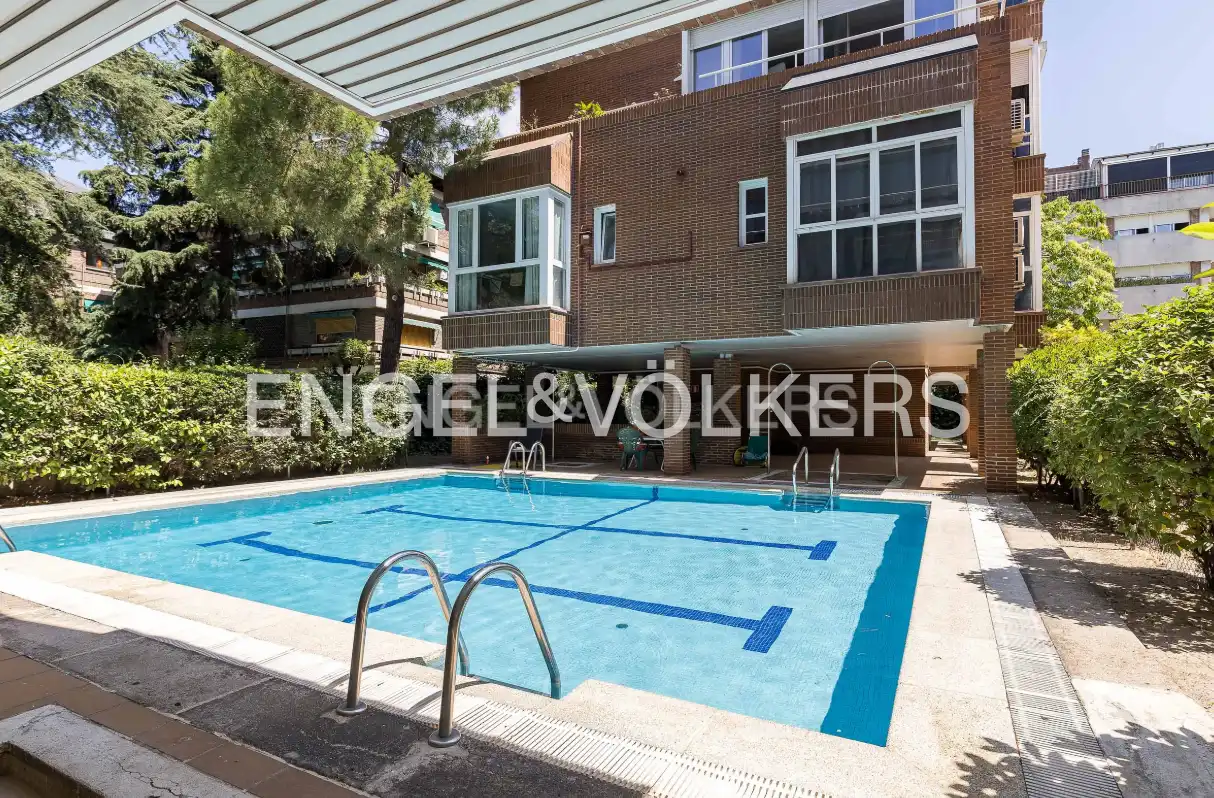 Schwimmbecken von Wohnung zur Miete in Madrid mit Klimaanlage, Heizung und Privatgarten