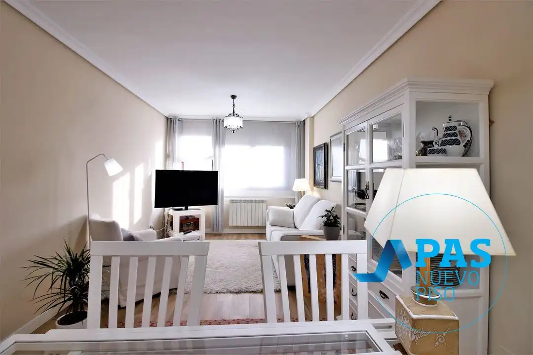 Living room of Flat for sale in Santander  with Heating, Private garden and Storage room