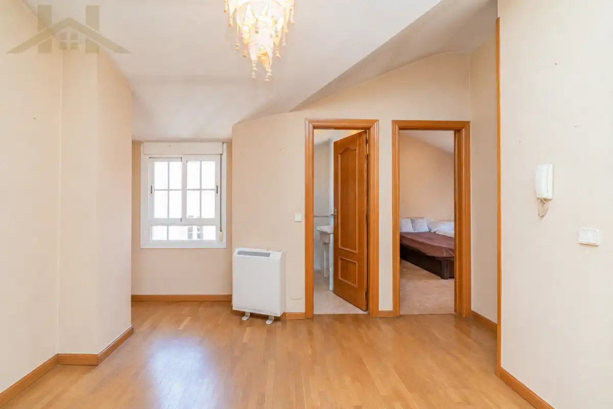 Bedroom of Attic for sale in Valdemoro  with Air Conditioner, Heating and Parquet flooring