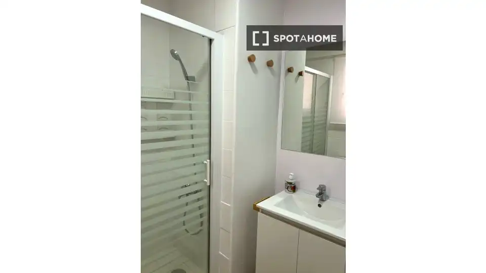 Baño de Piso de alquiler en Moncada con Aire acondicionado, Calefacción y Amueblado
