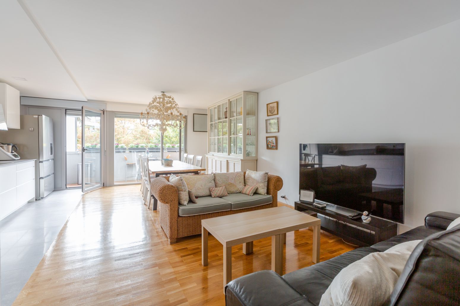 Sala de estar de Piso en venta en  Pamplona / Iruña con Calefacción, Parquet y Trastero