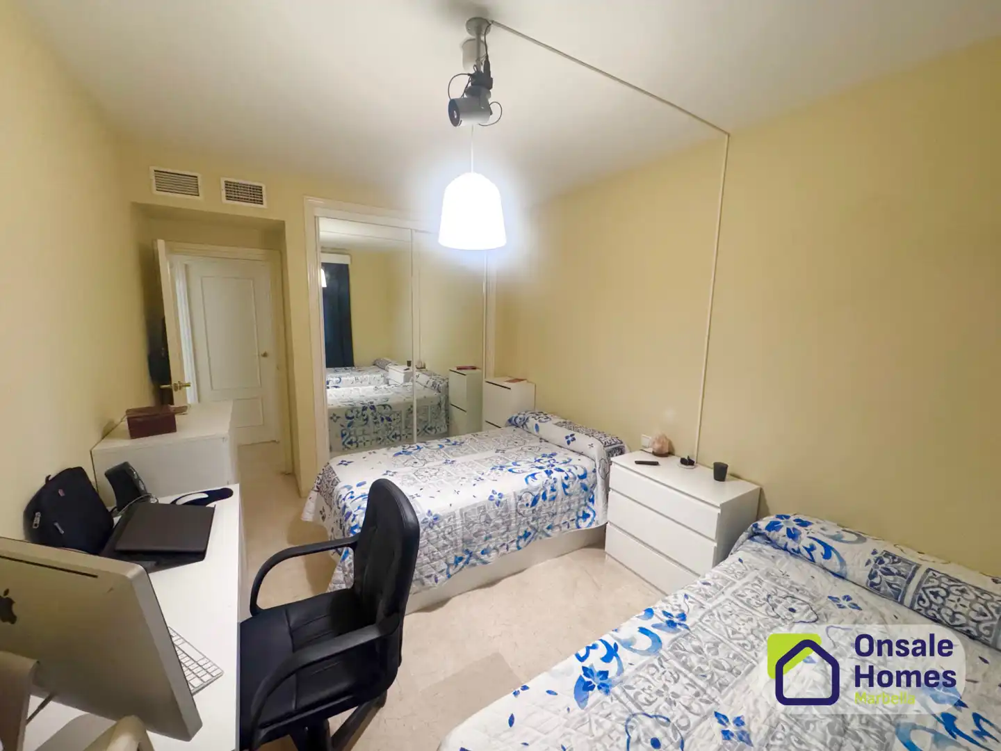 Habitación de Piso en venta en Estepona con Aire acondicionado y Terraza