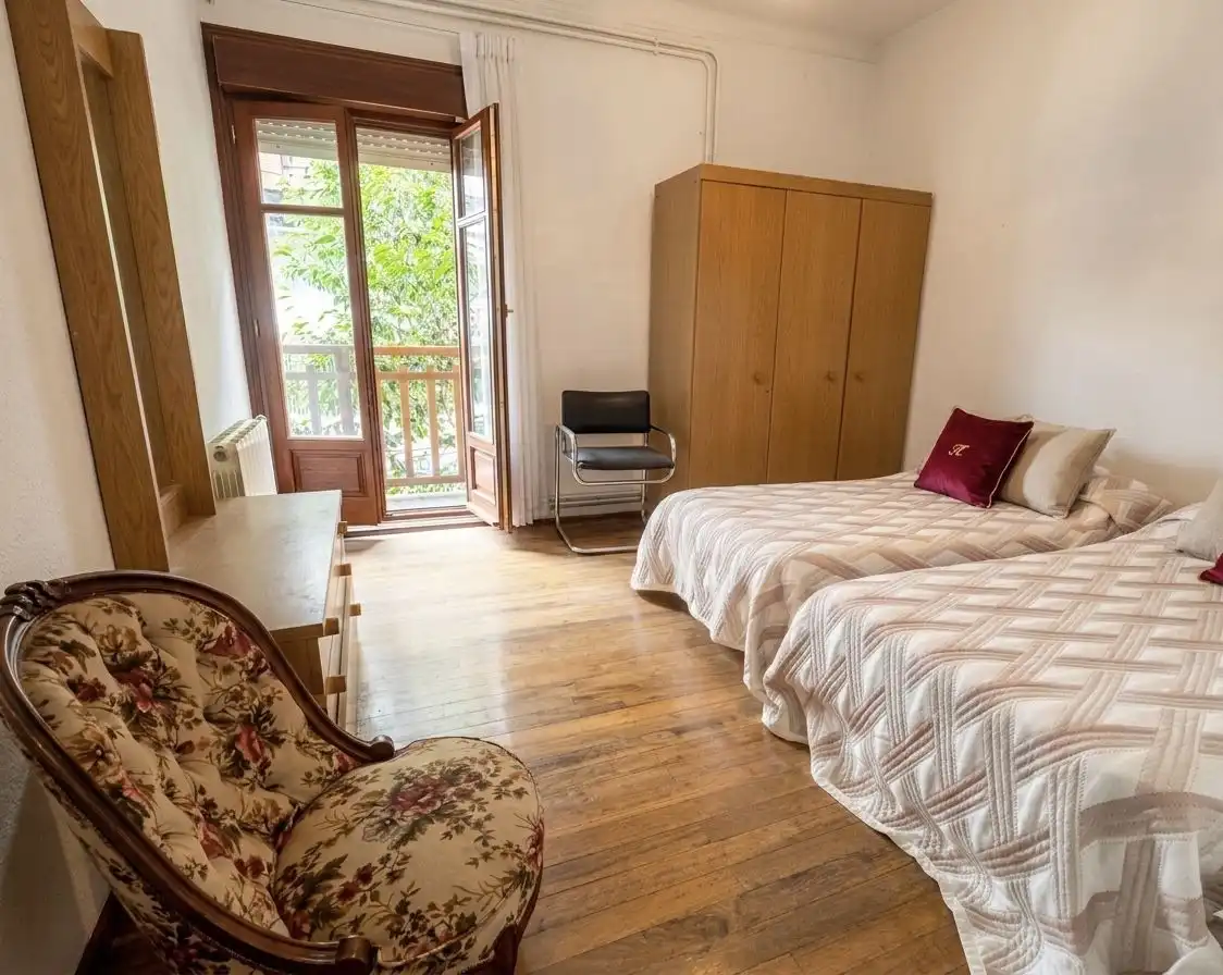 Habitación de Casa o chalet en venta en Laredo con Calefacción, Terraza y Trastero