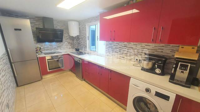 Piso en Venta en Av. Viera y Clavijo en Casco Urbano