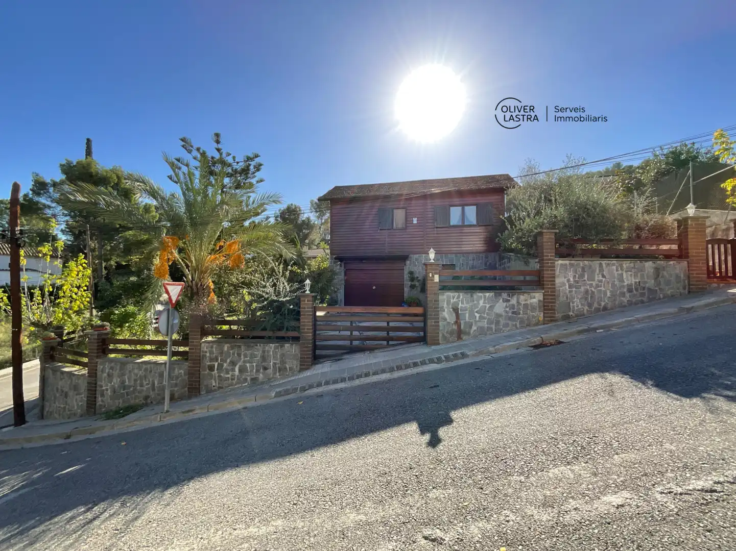 Vista exterior de Casa o chalet en venta en Sant Andreu de la Barca con Aire acondicionado, Calefacción y Jardín privado