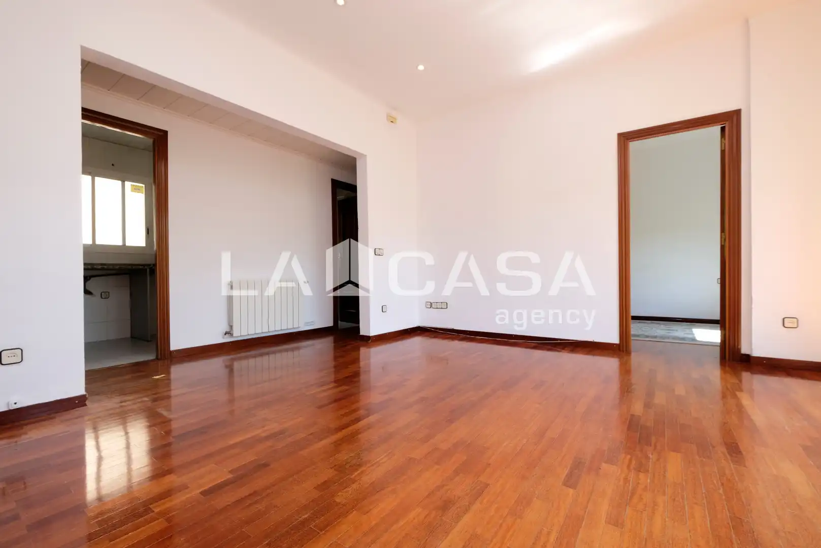 Piso en venta en Barcelona con Calefacción y Balcón