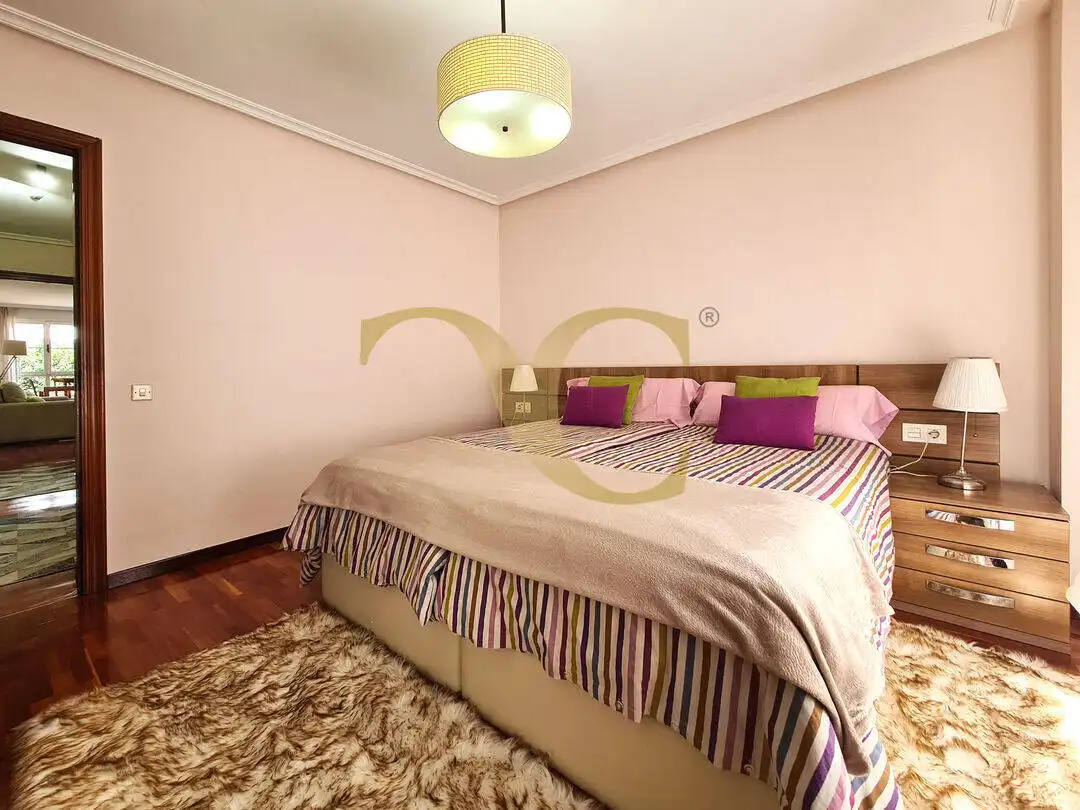 Bedroom of Apartments for sale in Oviedo   with Heating and Furnished