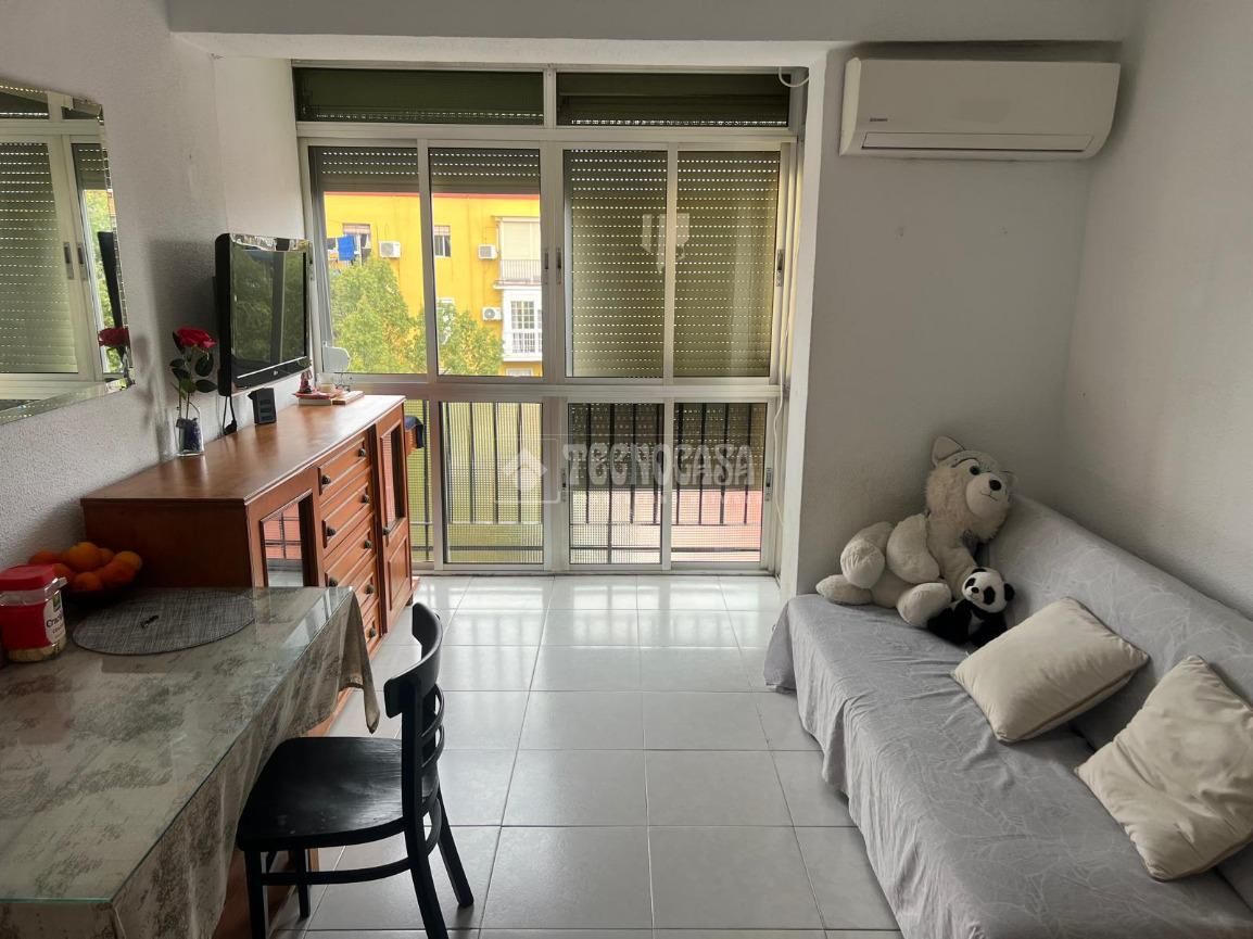Bedroom of Flat for sale in  Sevilla Capital