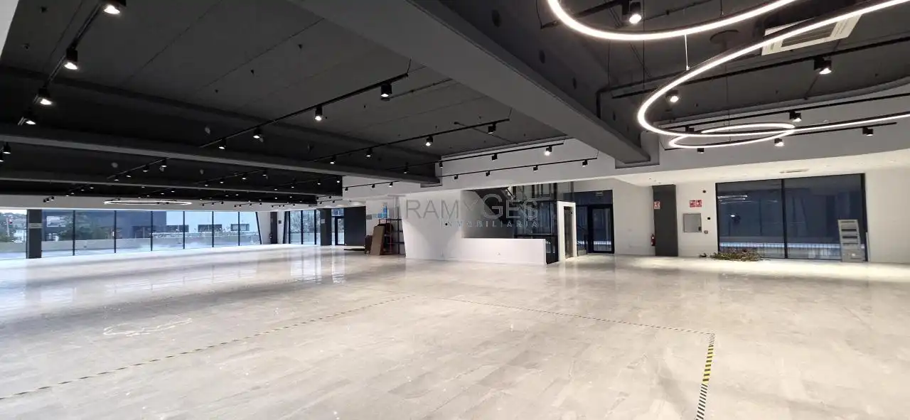Fabrikhallen zur Miete in Vigo 