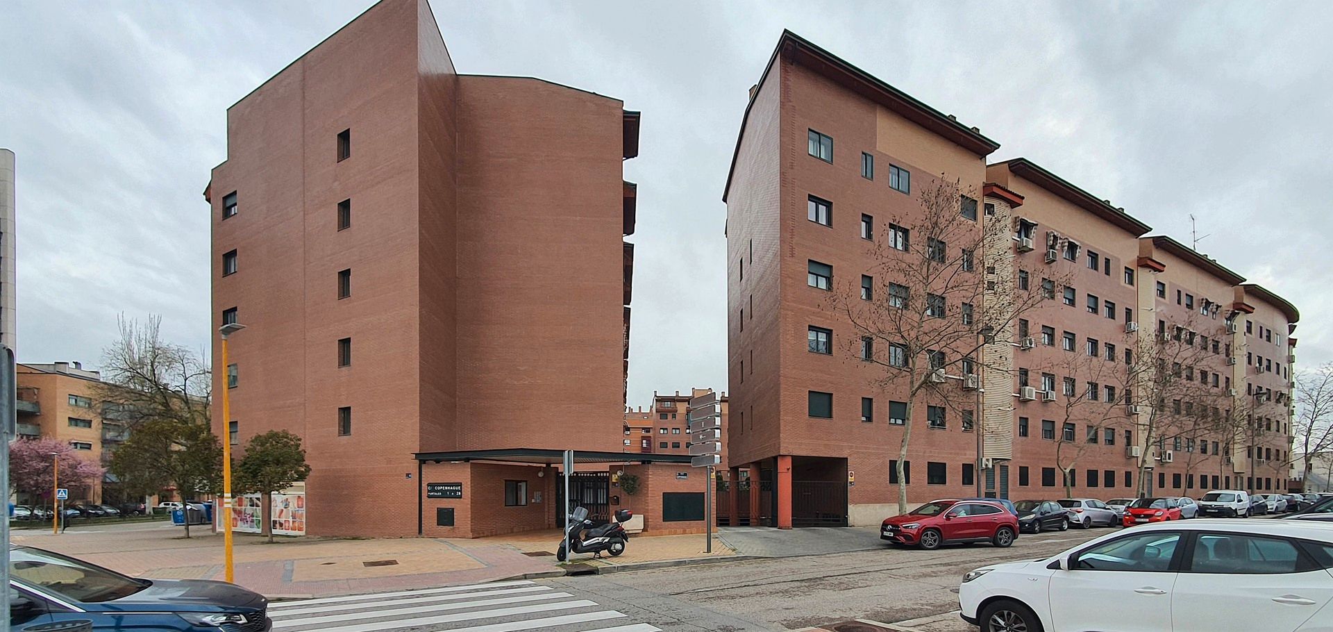 Exterior view of Flat for sale in Alcorcón  with Air Conditioner, Private garden and Storage room