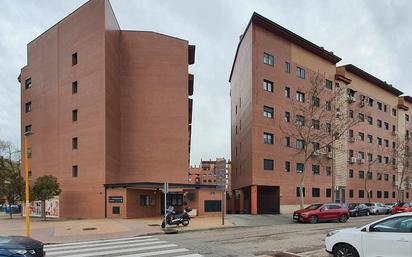 Exterior view of Flat for sale in Alcorcón  with Air Conditioner, Private garden and Storage room