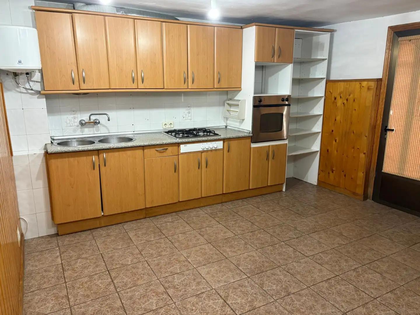 Cuina de Pis en venda en Navarrete amb Calefacció, Parquet i Moblat