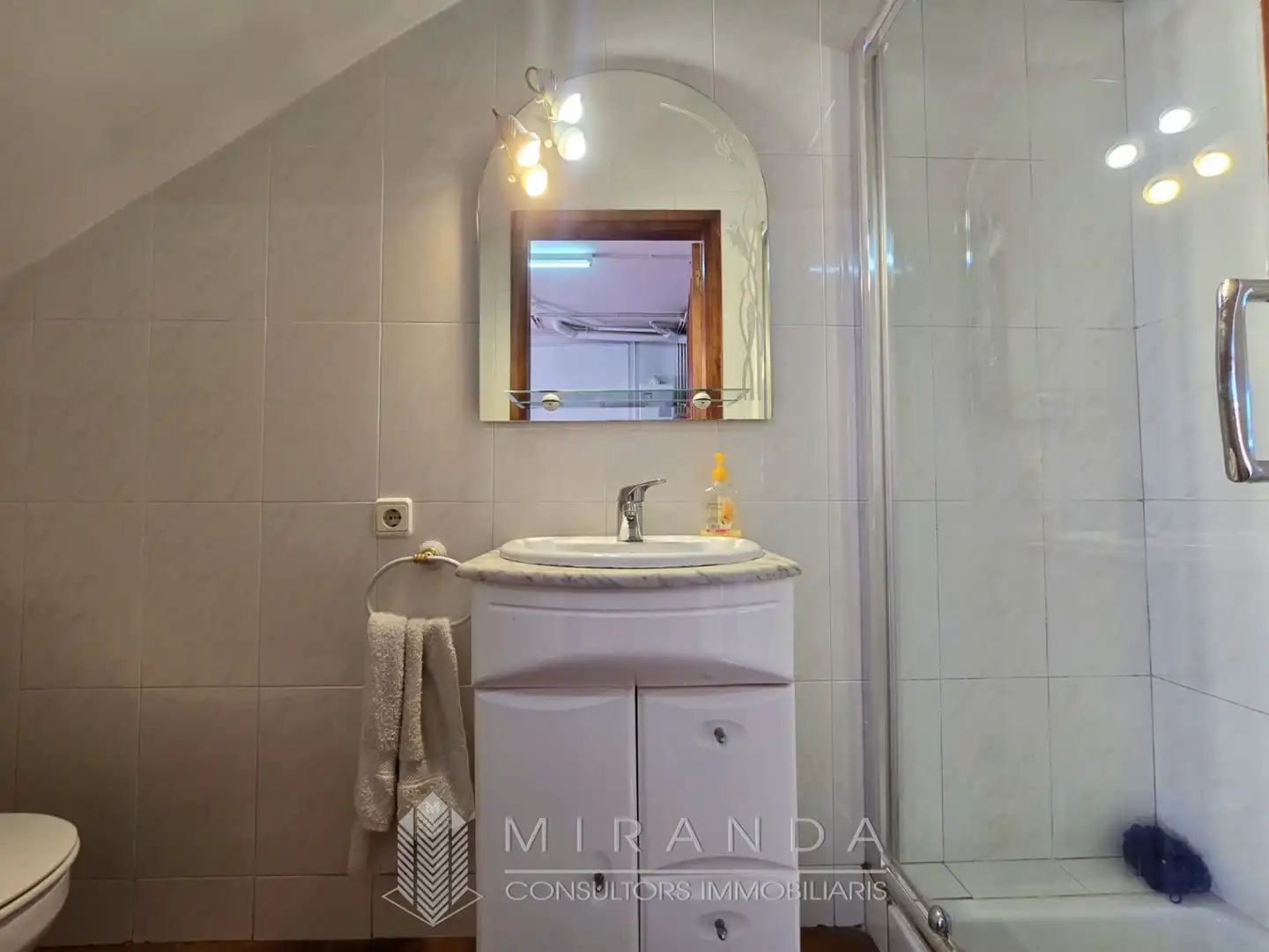 Baño de Casa adosada en venta en Canovelles con Aire acondicionado, Calefacción y Terraza