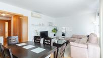 Living room of Apartment for sale in  Madrid Capital  with Air Conditioner, Swimming Pool and Balcony