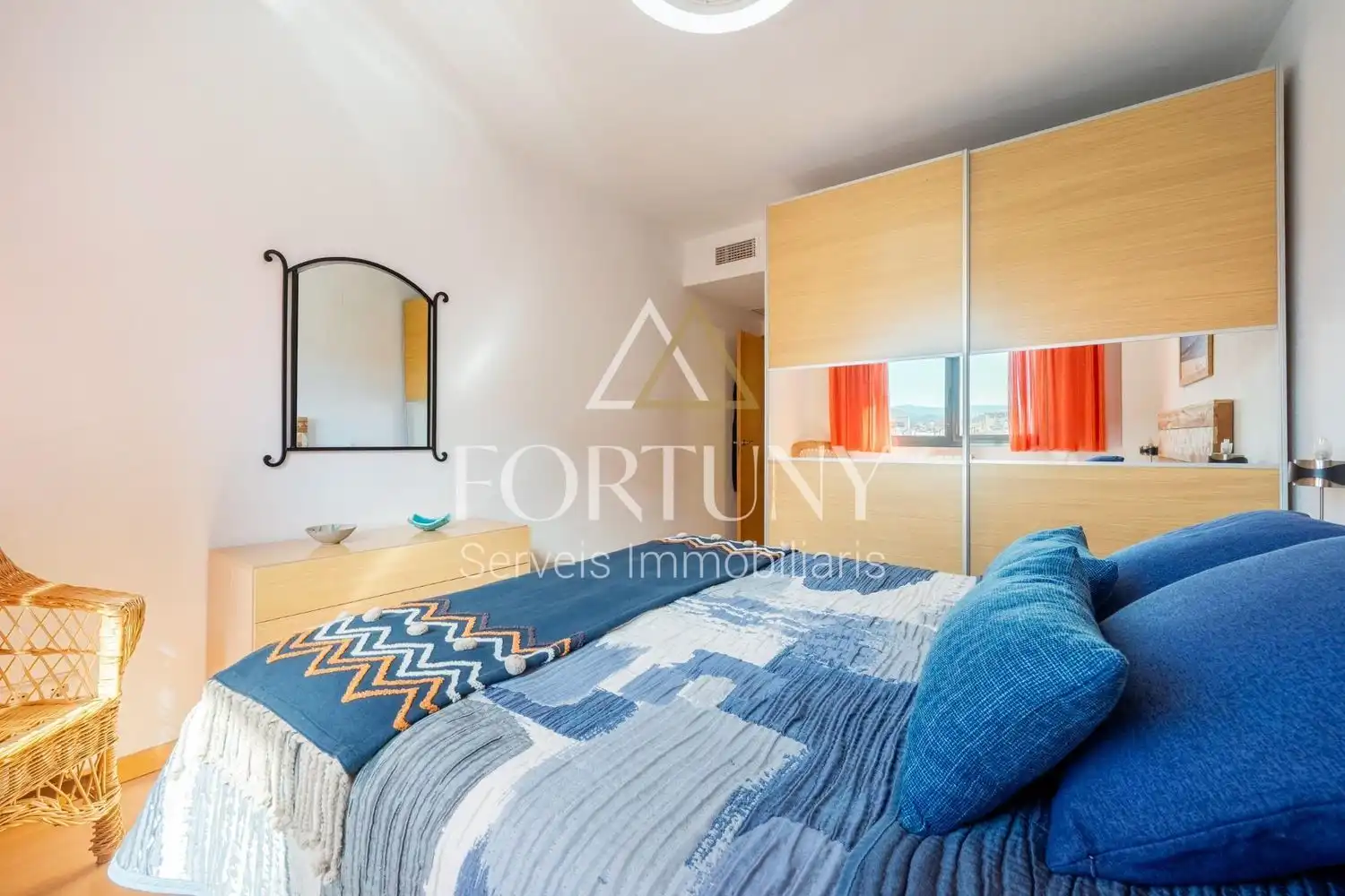 Schlafzimmer von Dachboden zum Verkauf in Reus mit Klimaanlage, Schwimmbad und Balkon