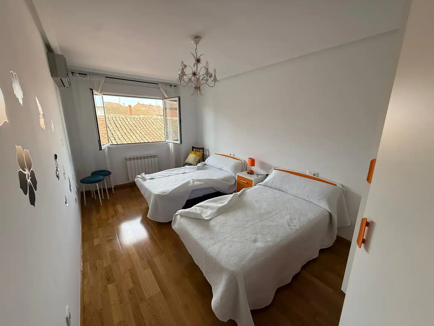 Schlafzimmer von Wohnung zum Verkauf in Valencia de Don Juan mit Klimaanlage, Heizung und Abstellraum
