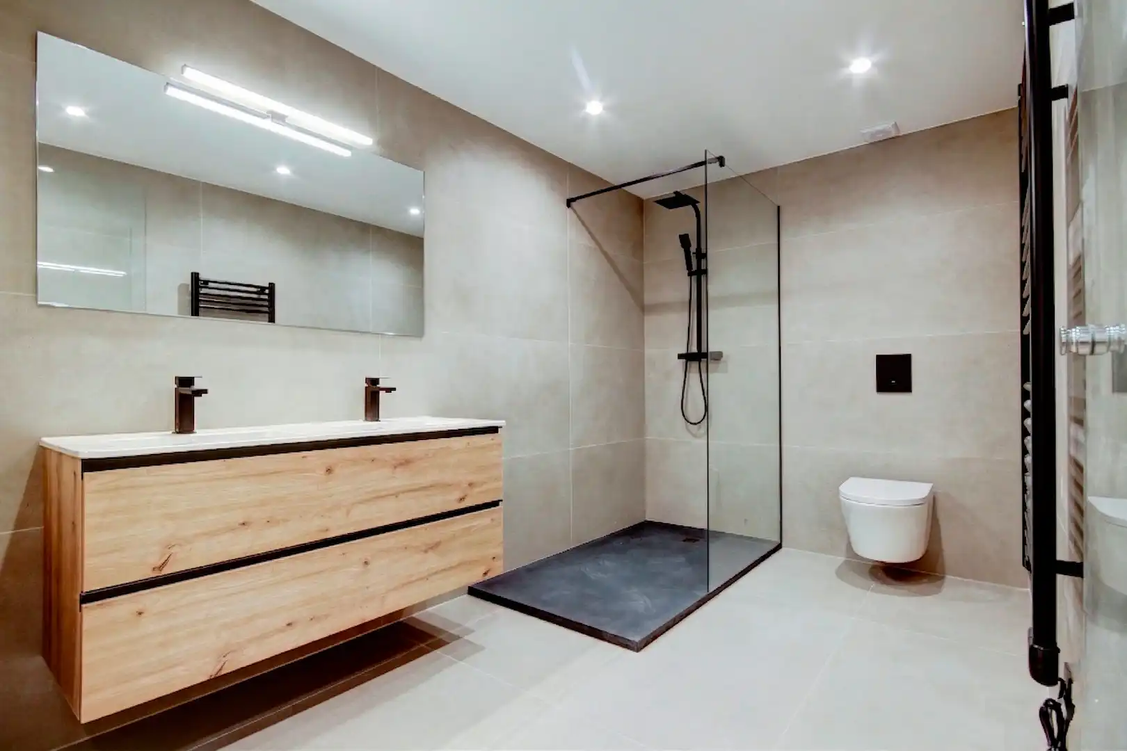 Badezimmer von Wohnung zum Verkauf in Manresa mit Klimaanlage, Heizung und Parkett