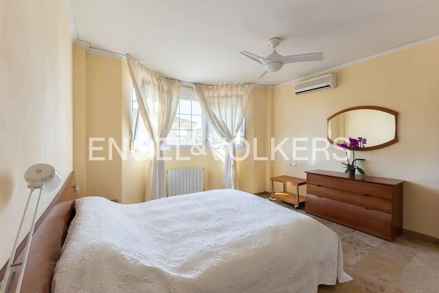 Bedroom of Houses for sale in Torrent  with Air Conditioner, Heating and Private garden