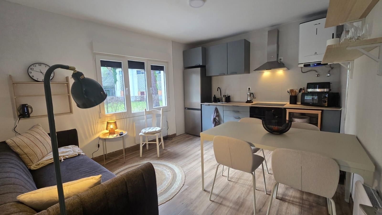 Vista exterior de Casa o chalet de alquiler en San Martín del Rey Aurelio con Calefacción y Amueblado