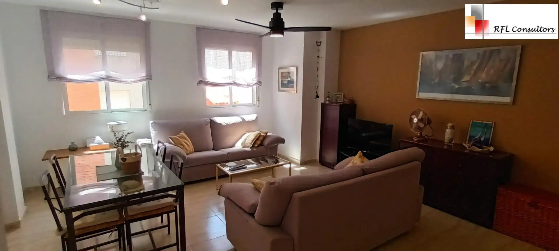 Sala d'estar de Àtic de lloguer en Torreblanca amb Terrassa i Moblat