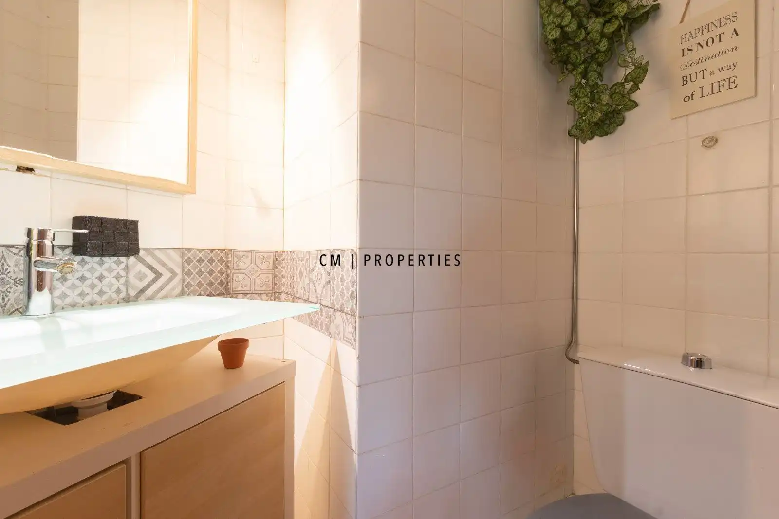 Bathroom of Flat for sale in Valencia  with Air Conditioner, Heating and Terrace